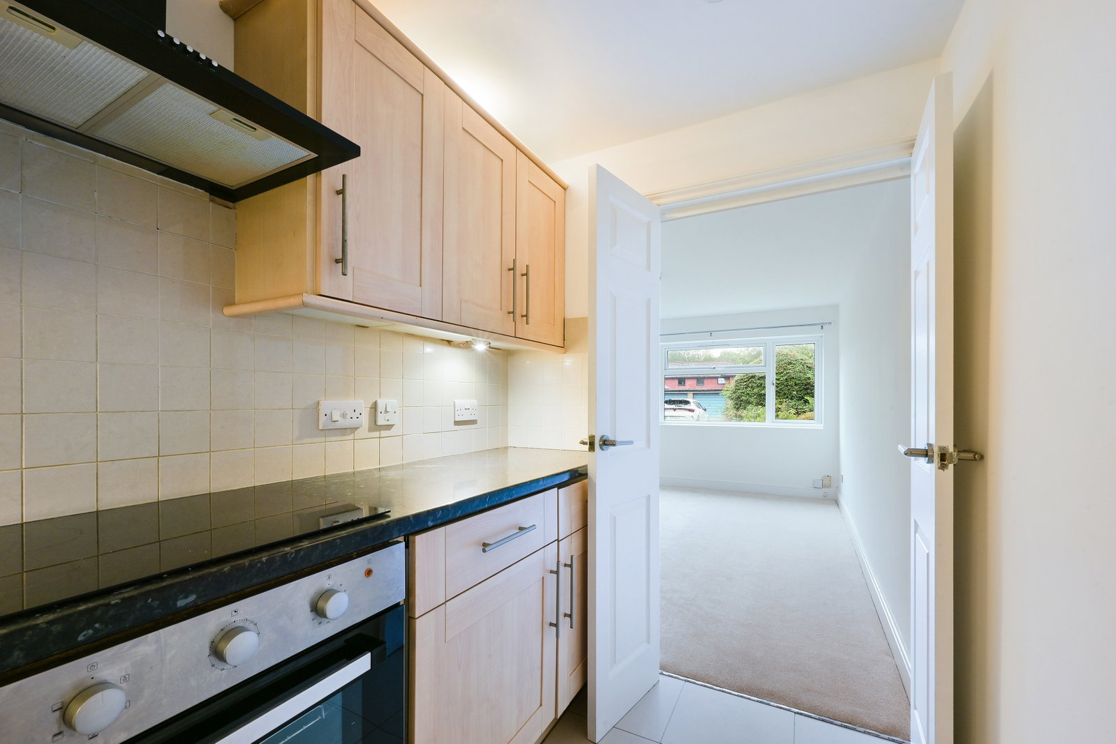 Flat for sale in Tadworth, Tadworth Street, Tadworth, KT20 5RD, 408 m²