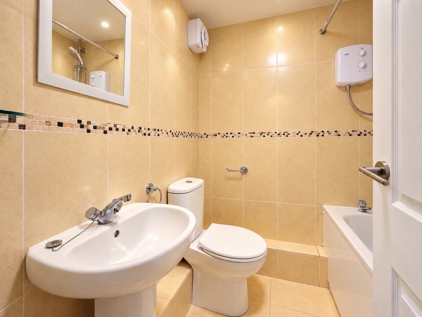 Flat for sale in Tadworth, Tadworth Street, Tadworth, KT20 5RD, 408 m²