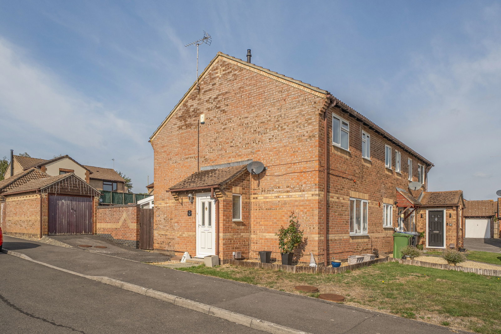 End Of Terrace House for sale in Melksham, Magister Road, Bowerhill, Melksham, 814 m²
