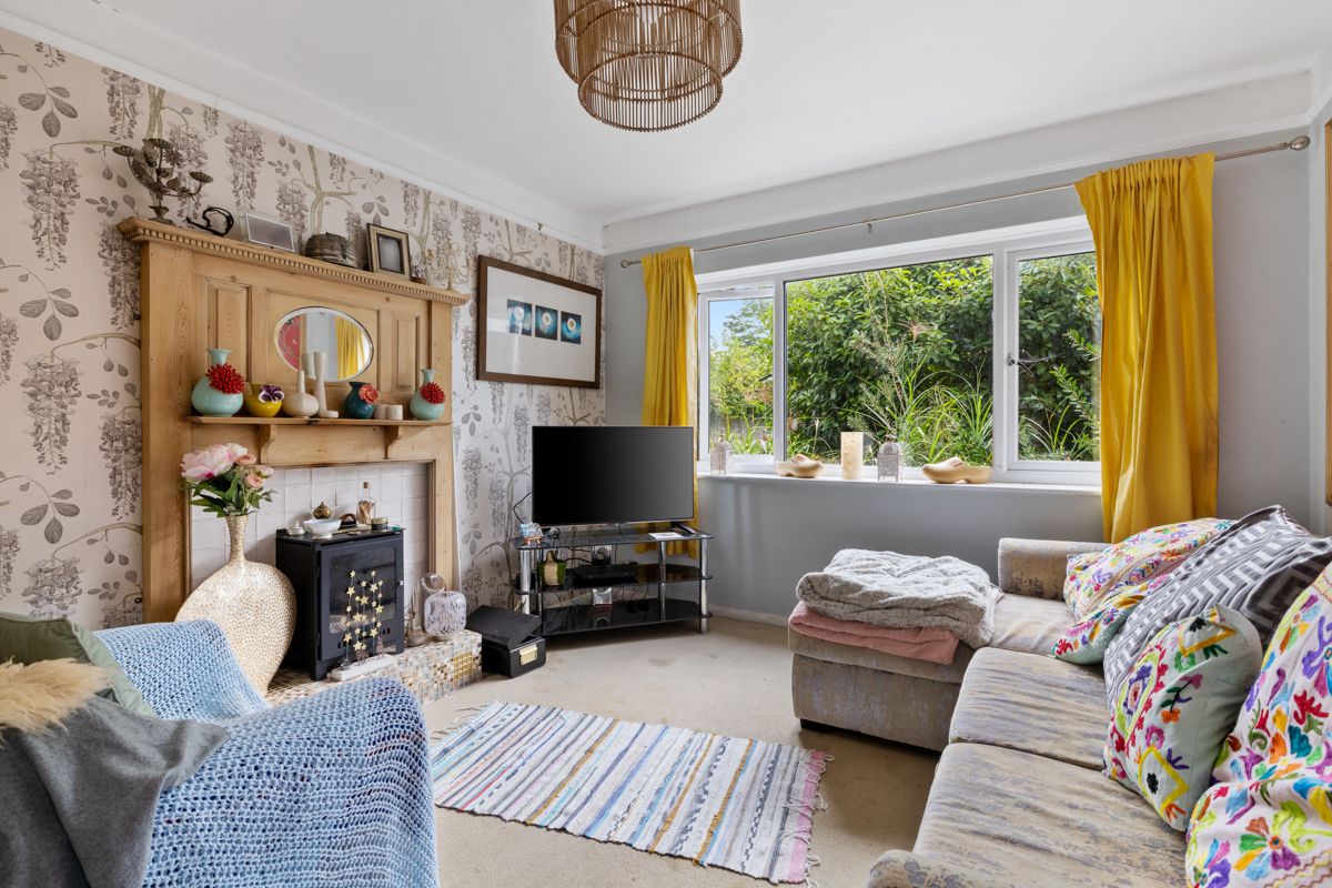 Semi Detached House for sale in Midhurst, Highfield Close, Easebourne, Midhurst, GU29 9AQ, 1250 m²