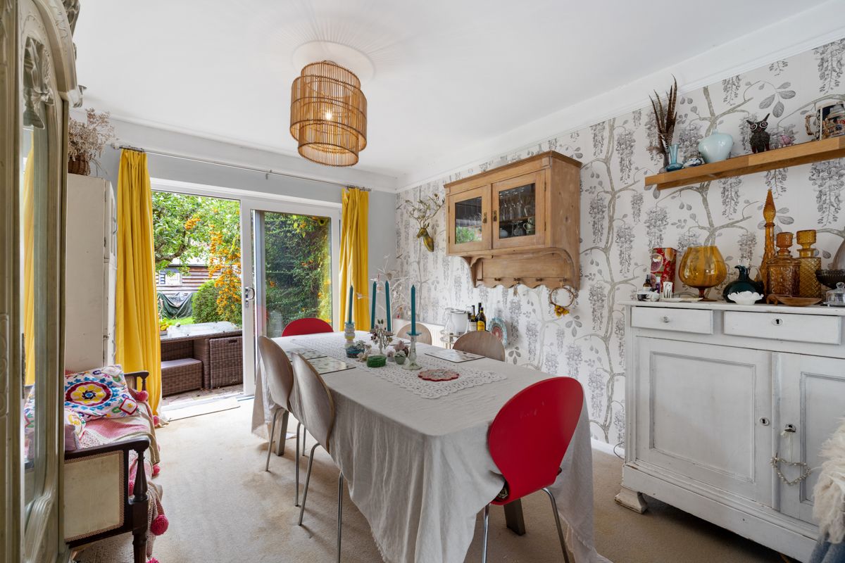 Semi Detached House for sale in Midhurst, Highfield Close, Easebourne, Midhurst, GU29 9AQ, 1250 m²