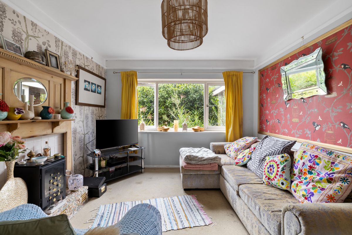 Semi Detached House for sale in Midhurst, Highfield Close, Easebourne, Midhurst, GU29 9AQ, 1250 m²
