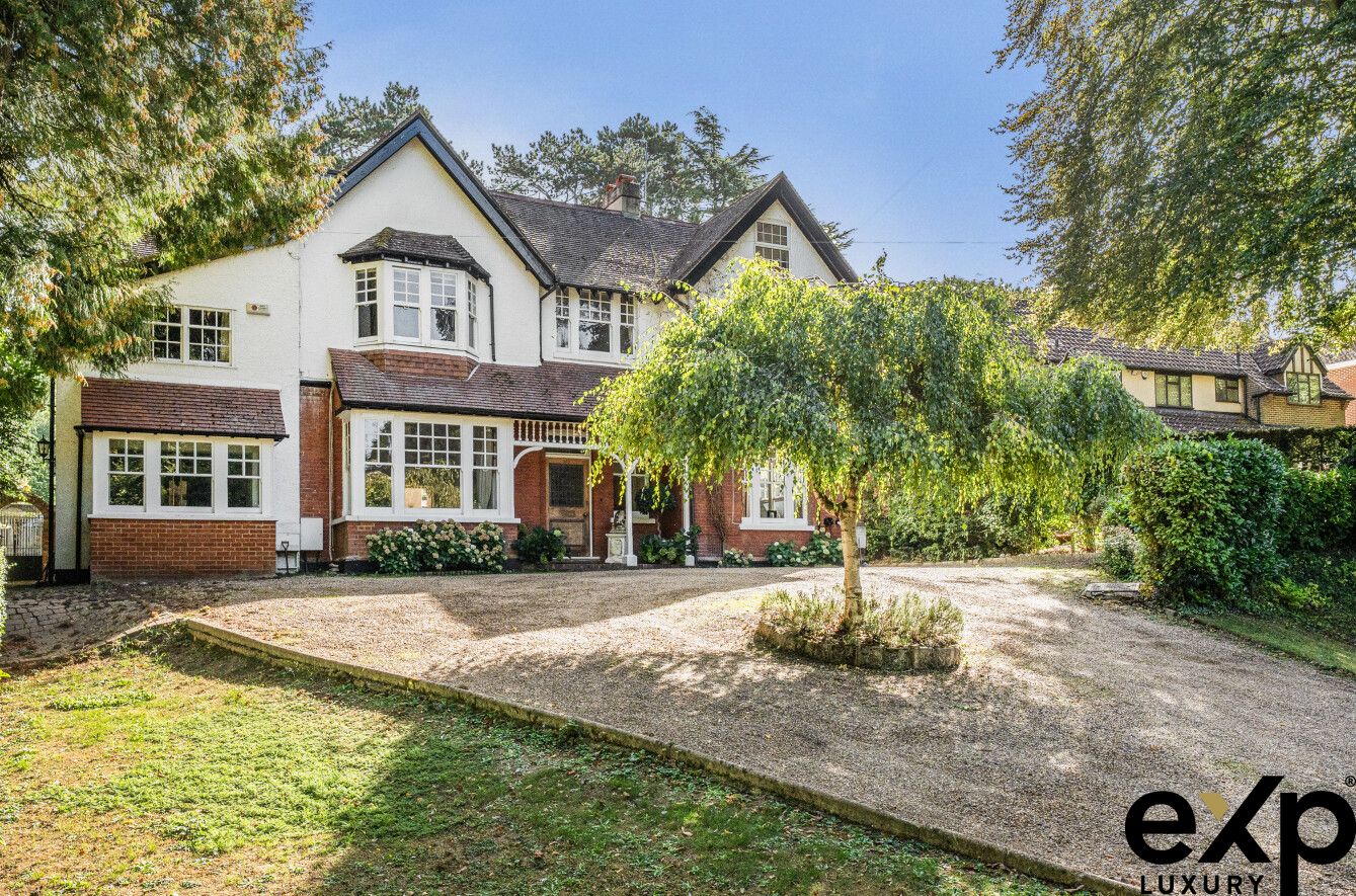 Detached House for sale in Kenley, Welcomes Road, Kenley, CR8, 4870 m²