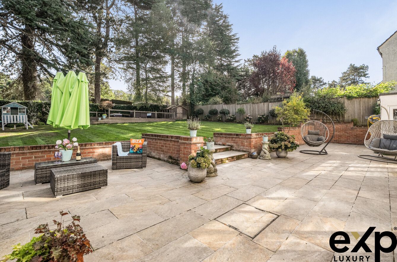 Detached House for sale in Kenley, Welcomes Road, Kenley, CR8, 4870 m²