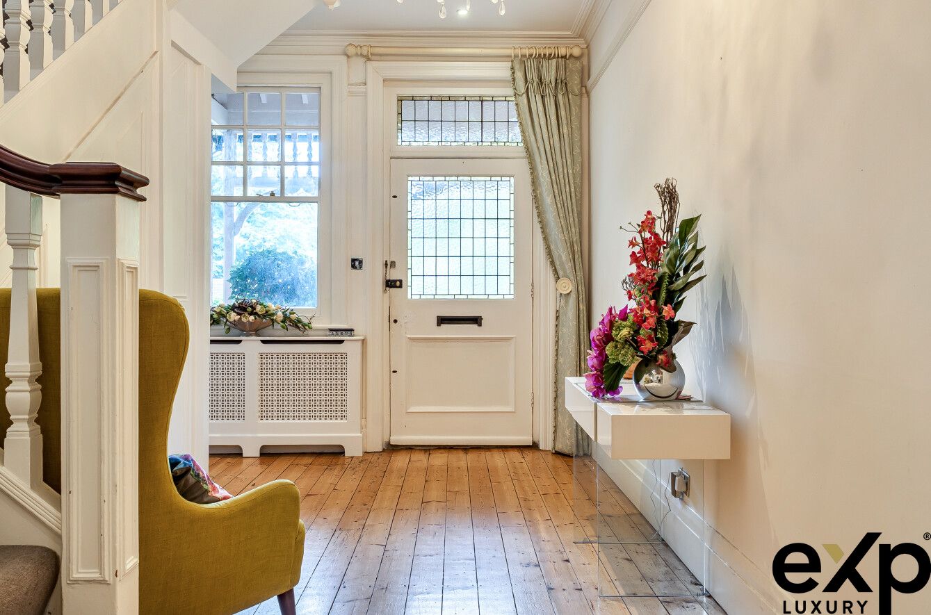 Detached House for sale in Kenley, Welcomes Road, Kenley, CR8, 4870 m²
