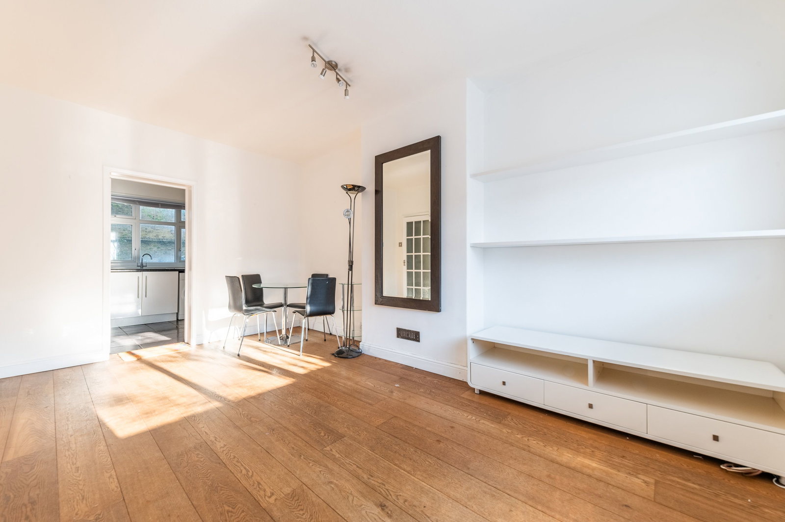 Flat for sale in London, Gowrie Road, Battersea, 447 m²