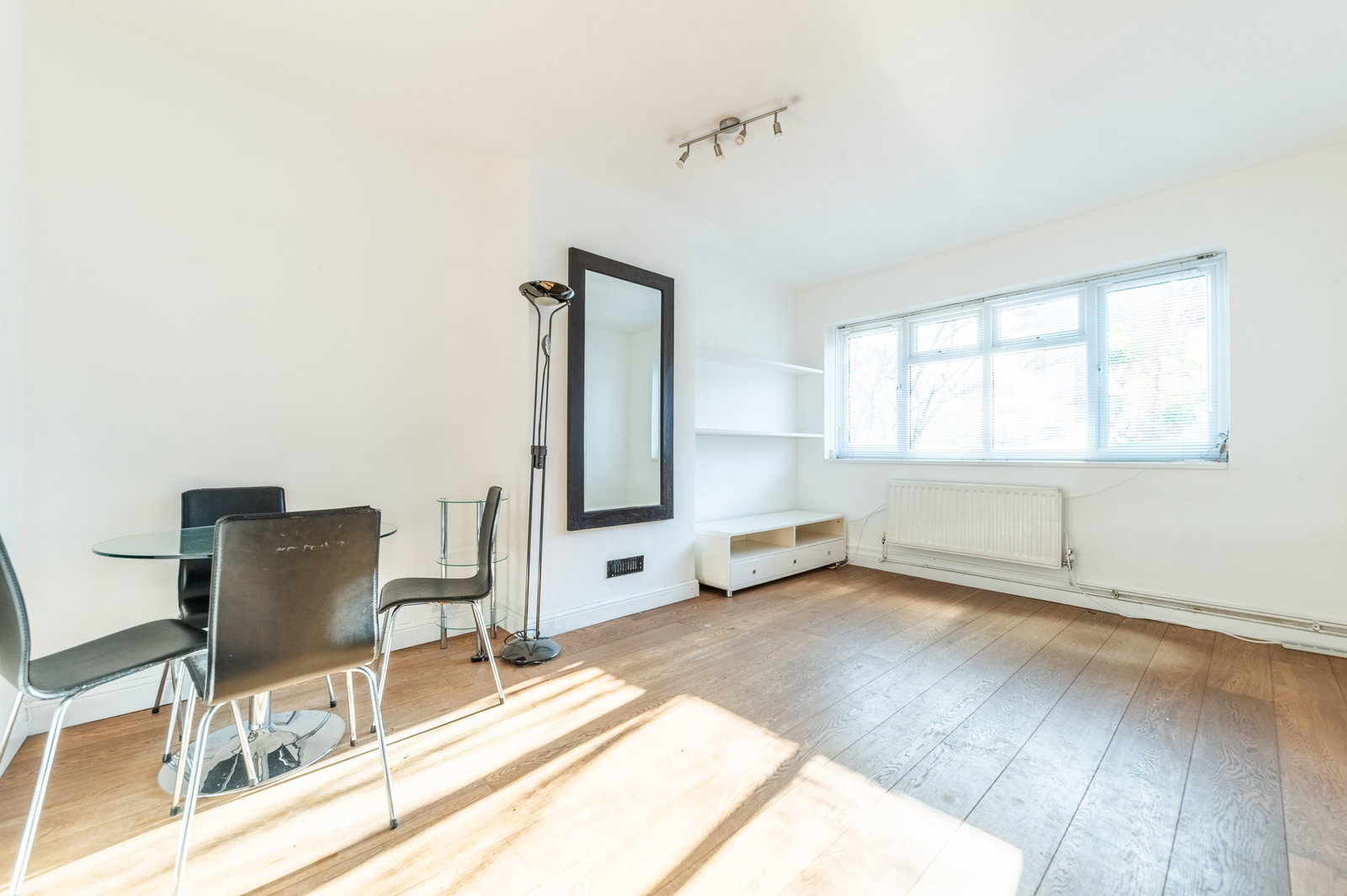 Flat for sale in London, Gowrie Road, Battersea, 447 m²