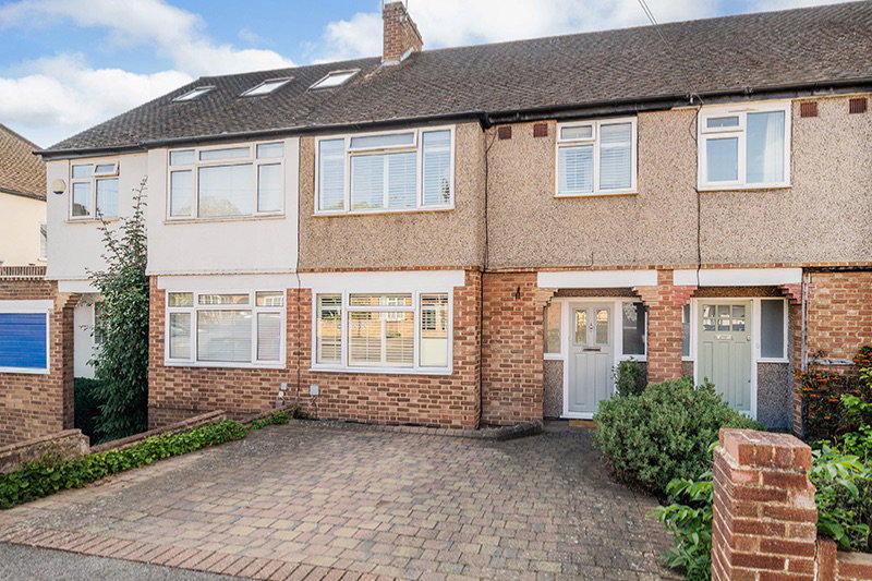 Terraced House for sale in Epsom, Albert Road, Epsom, KT17 4EL, 1006 m²