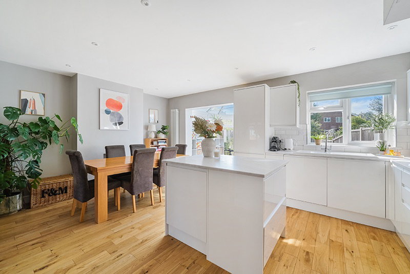 Terraced House for sale in Epsom, Albert Road, Epsom, KT17 4EL, 1006 m²