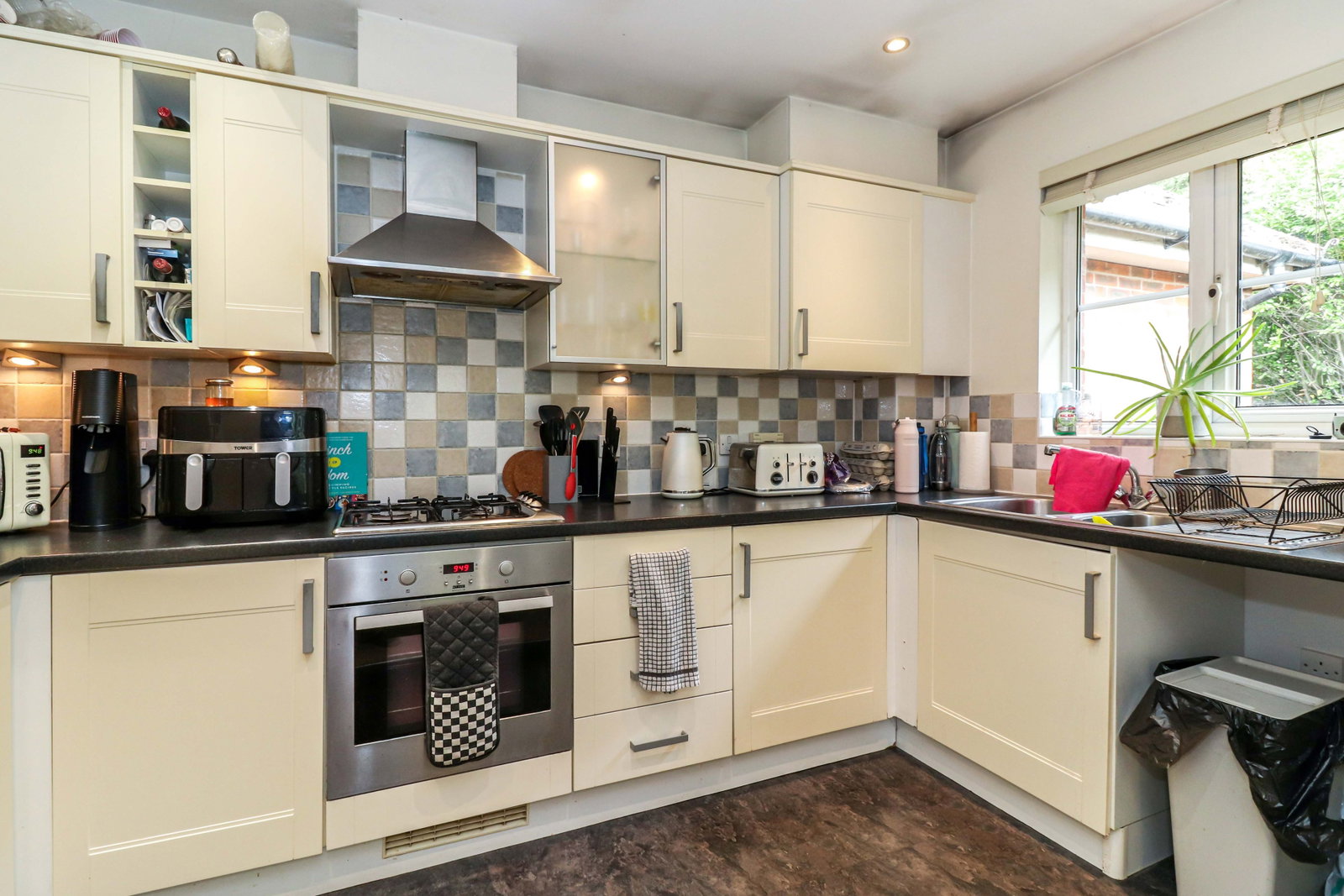 Flat for sale in Chesham, Farriers Way, Chesham, Buckinghamshire, HP5 2FE, 692 m²
