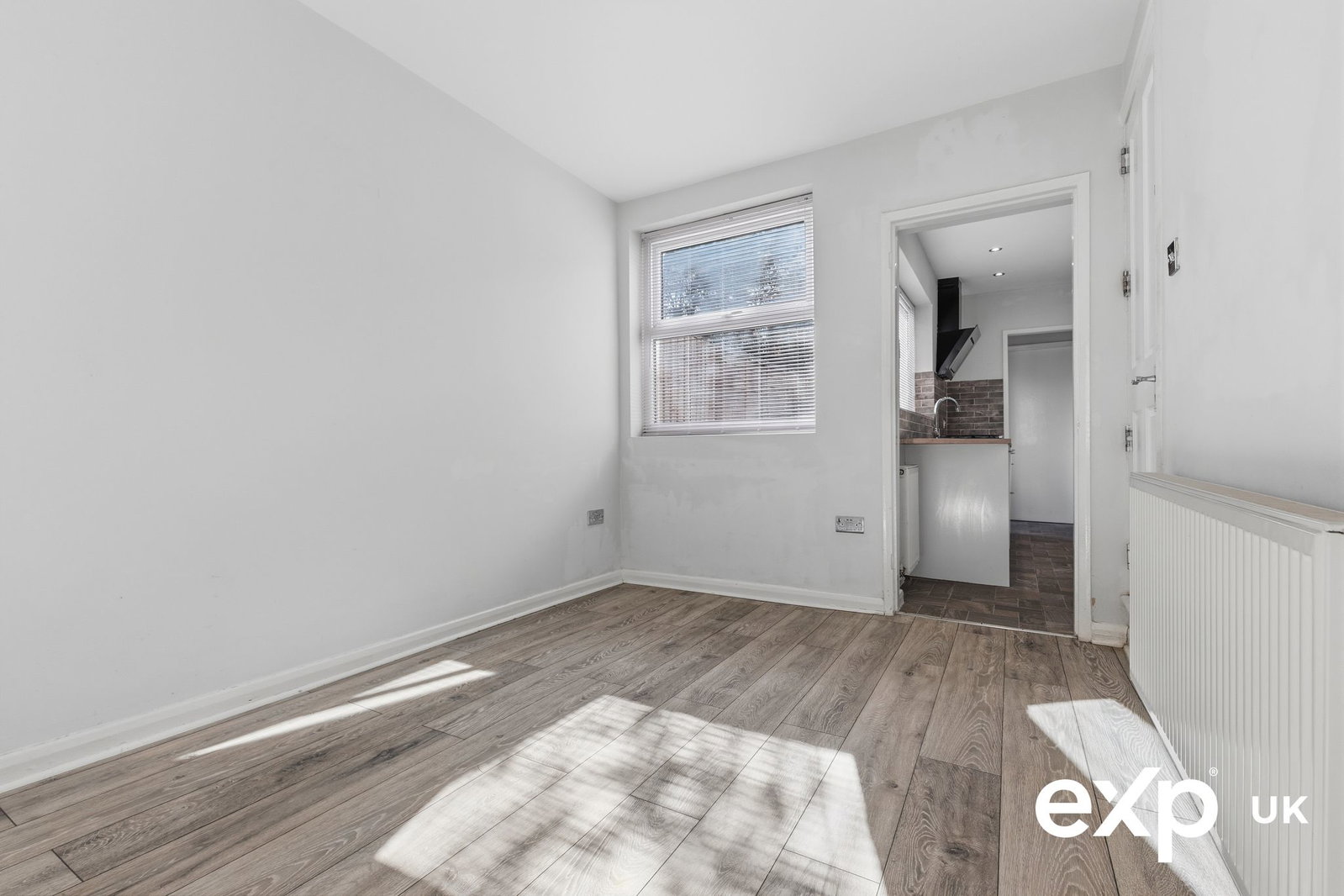 Terraced House for sale in Nottingham, Athorpe Grove, Nottingham, NG6 0AJ, 651 m²