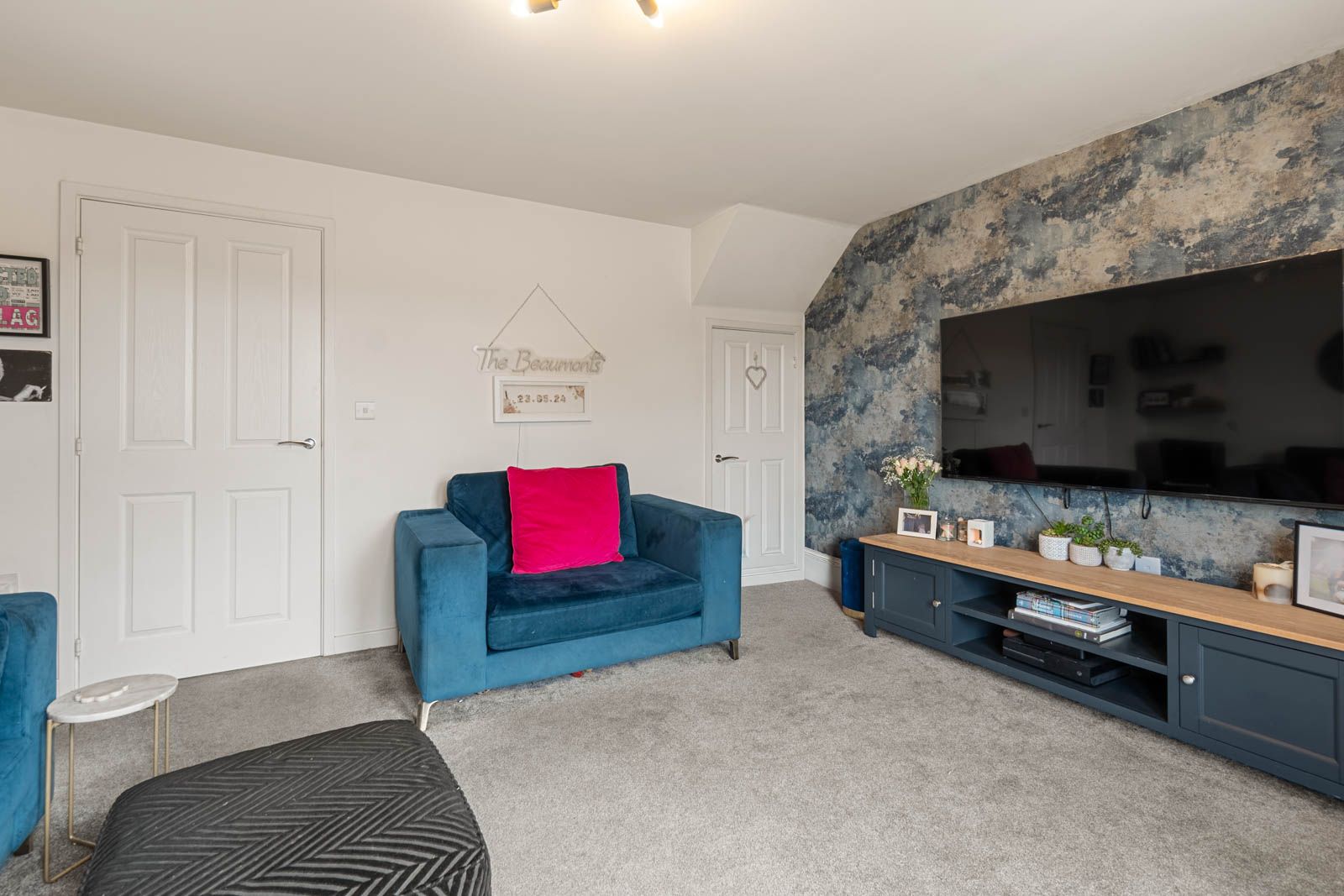Semi Detached House for sale in Bradford, Meadow Walk Drive, Bradford, BD2