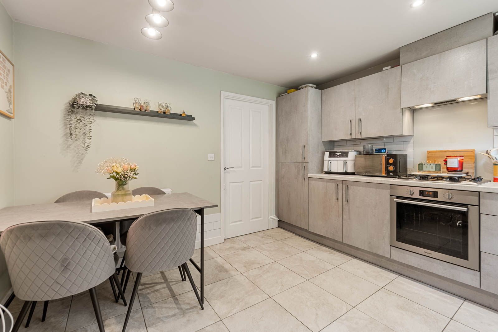 Semi Detached House for sale in Bradford, Meadow Walk Drive, Bradford, BD2