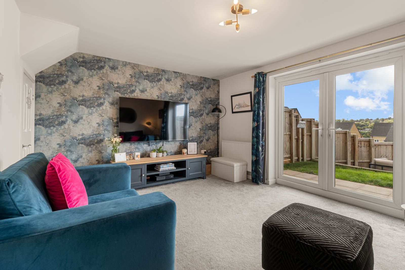 Semi Detached House for sale in Bradford, Meadow Walk Drive, Bradford, BD2