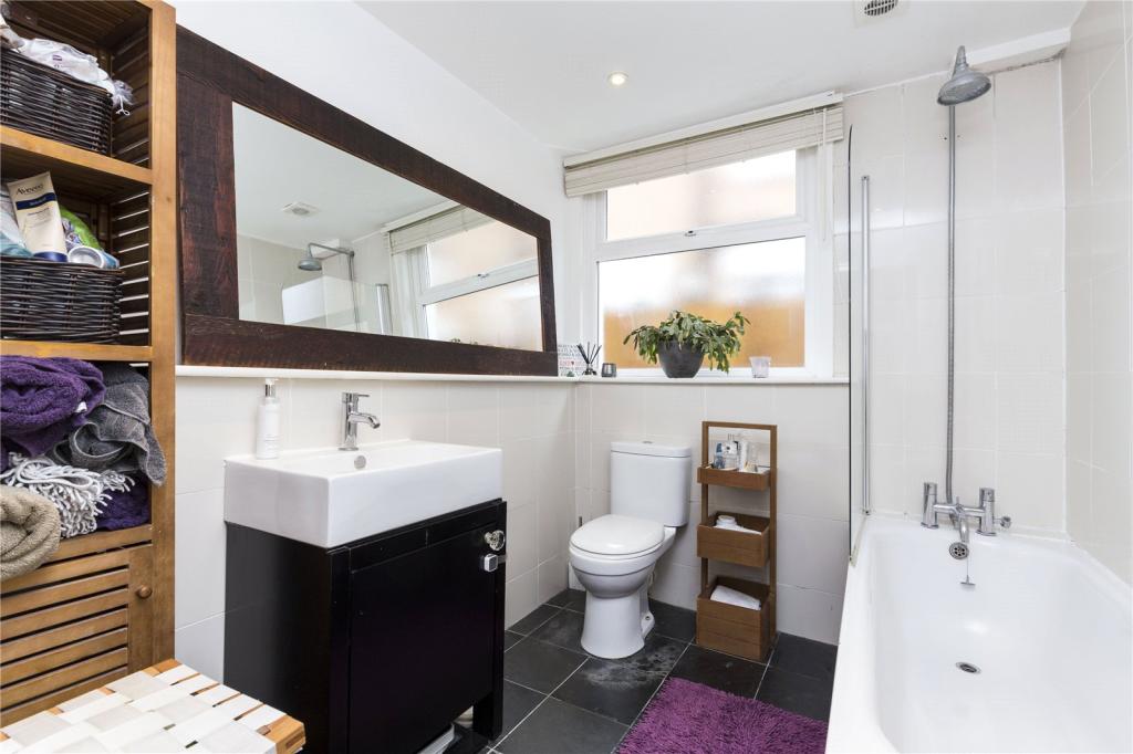 Ground Floor Flat for sale in London, Bickley Street, Tooting, SW17, 711 m²