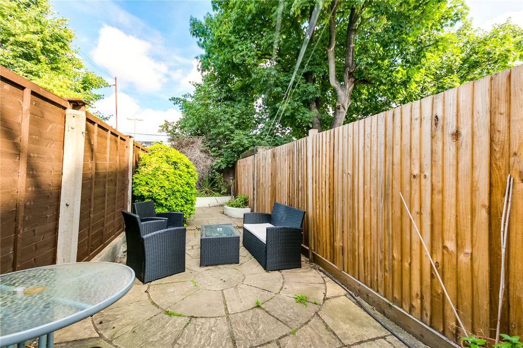 Ground Floor Flat for sale in London, Bickley Street, Tooting, SW17, 711 m²