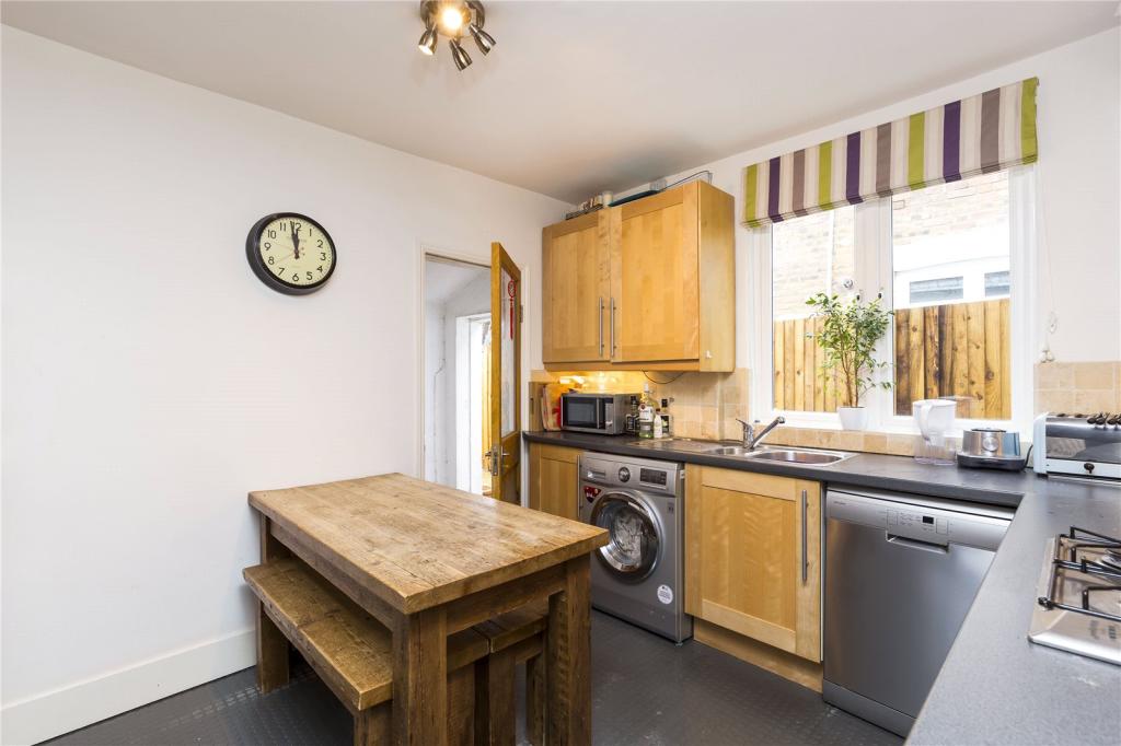 Ground Floor Flat for sale in London, Bickley Street, Tooting, SW17, 711 m²