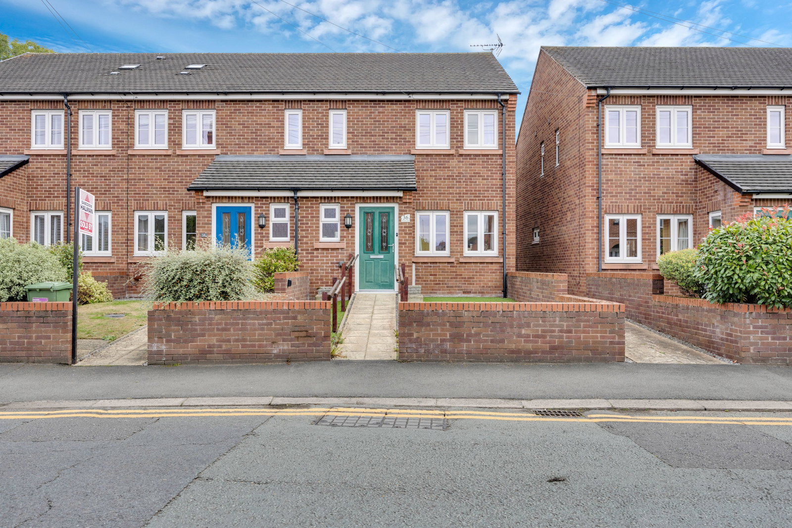End Of Terrace House for sale in Sandbach, Bradwall Road, Sandbach