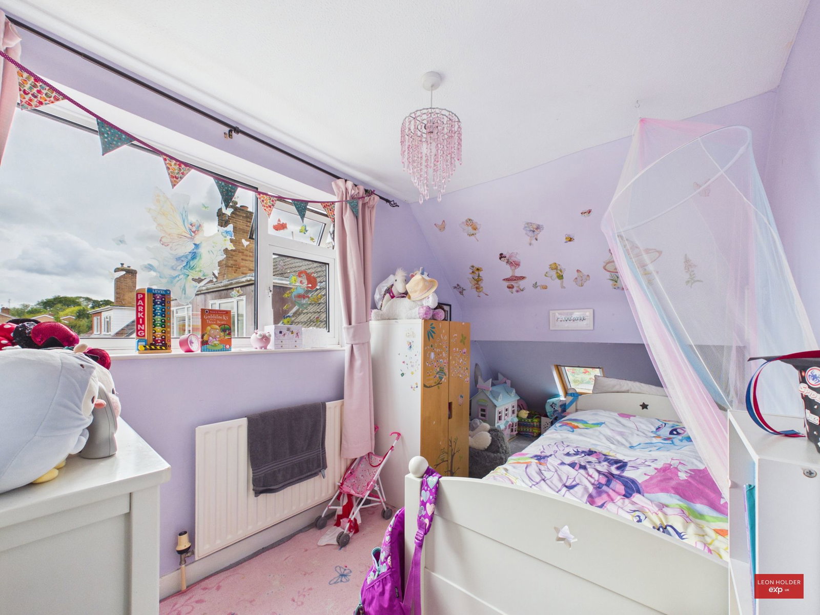 Semi Detached House for sale in Cheltenham, Longway Avenue, Charlton Kings, Cheltenham, GL53 9JJ