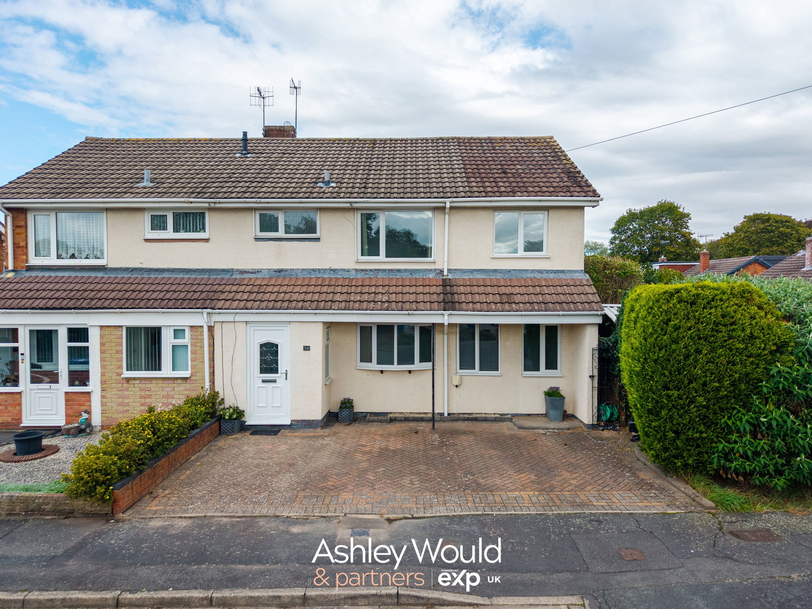 Semi Detached House for sale in Kingswinford, Earlswood Road, Kingswinford, DY6