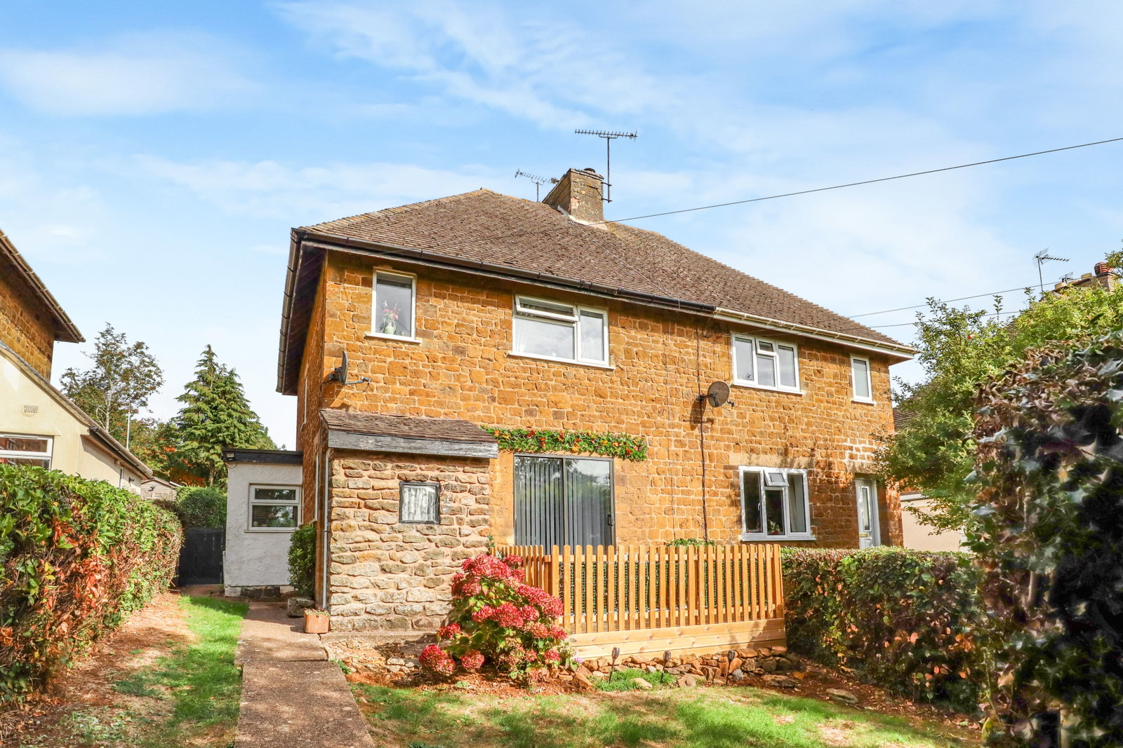 Semi Detached House for sale in Banbury, Town Hill, Ratley, Banbury, OX15