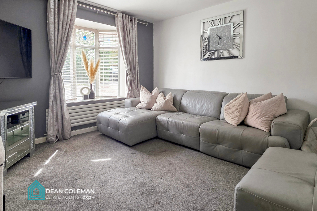 Terraced House for sale in Birmingham, Firhill Croft, Druids Heath, B14 5UP, 933 m²