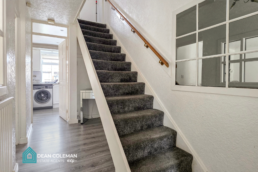 Terraced House for sale in Birmingham, Firhill Croft, Druids Heath, B14 5UP, 933 m²