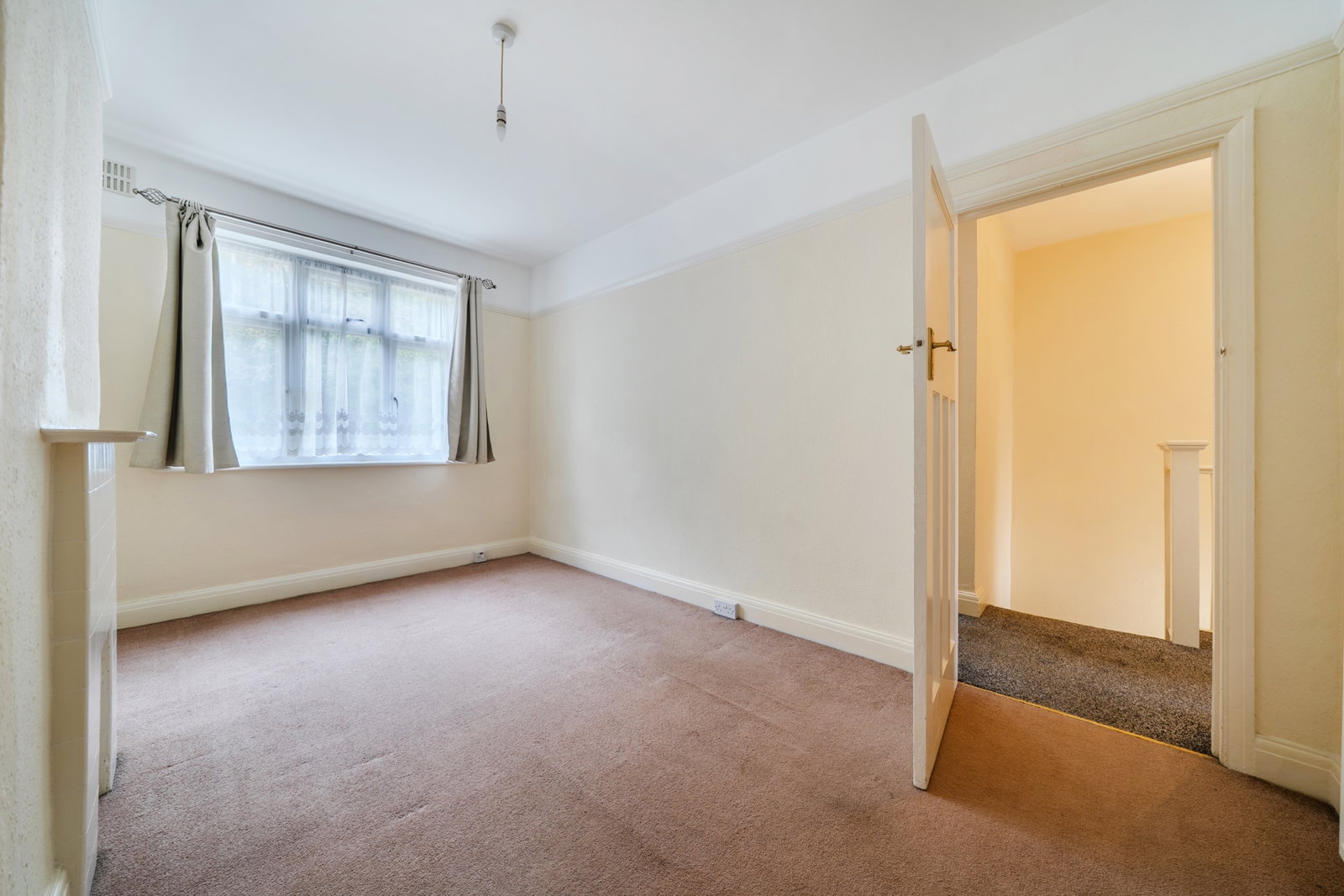 Terraced House for sale in London, Alliance Road, London, SE18 2BA