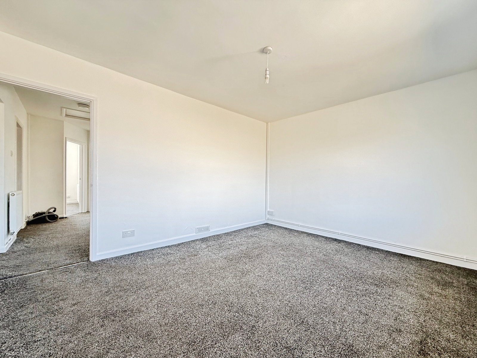 Semi Detached Bungalow for sale in Swansea, Heol Cae Globe, Loughor, Swansea, West Glamorgan SA4