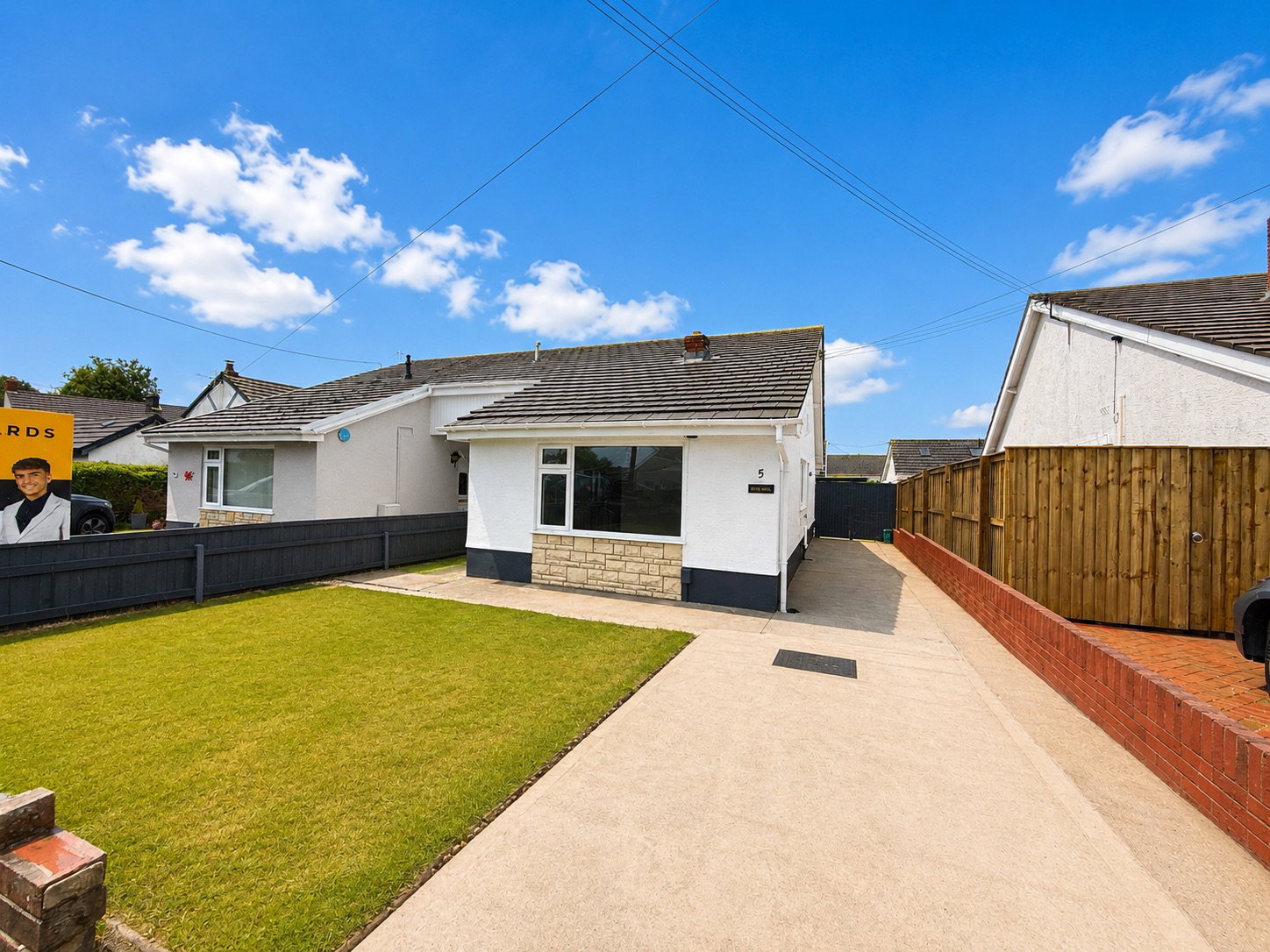 Semi Detached Bungalow for sale in Swansea, Heol Cae Globe, Loughor, Swansea, West Glamorgan SA4