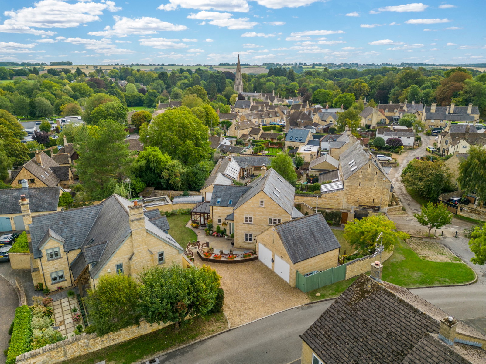 Detached House for sale in Stamford, Magnolia House, Ketton, 3380 m²
