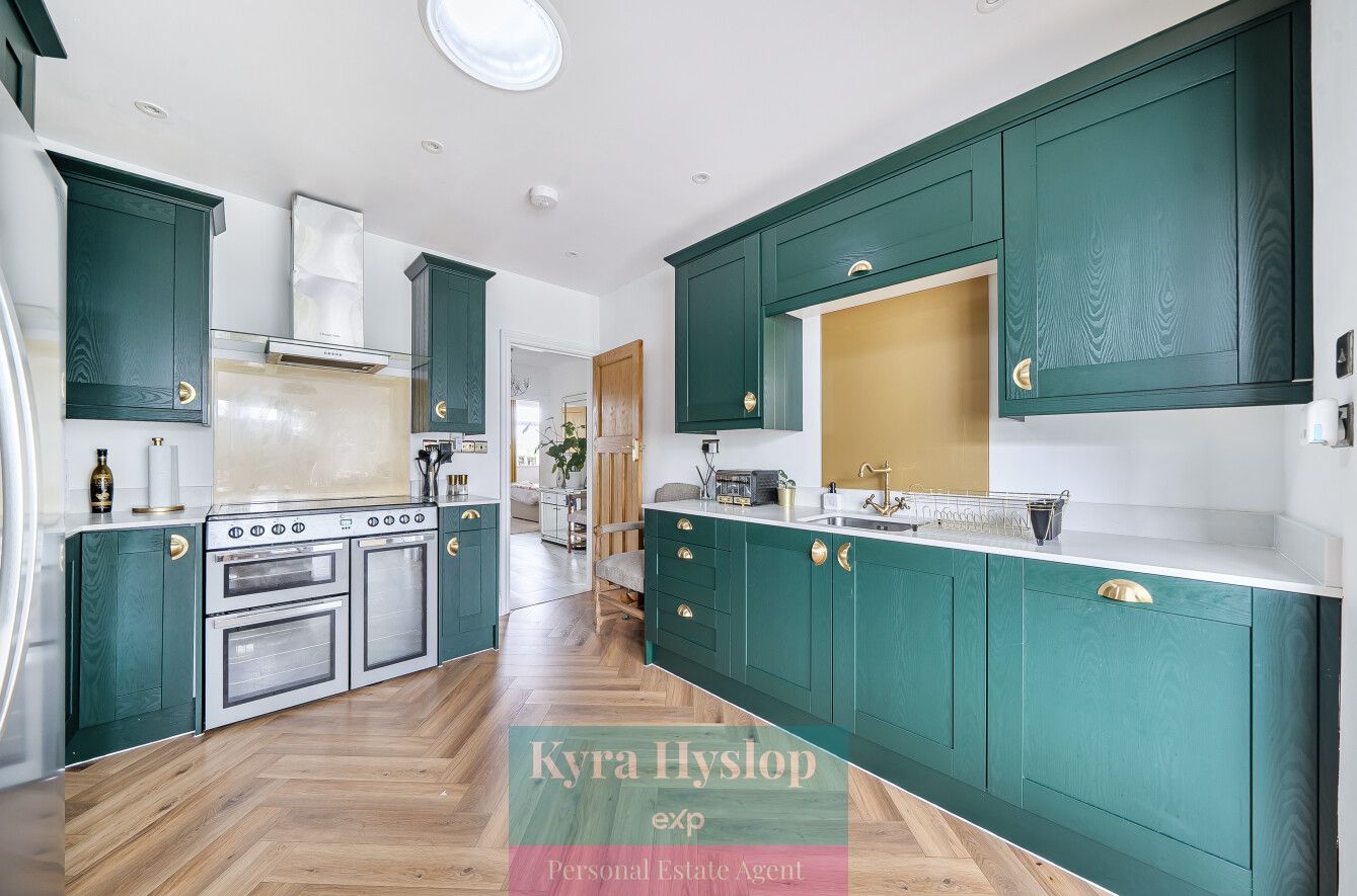 Bungalow for sale in Exeter, London Road, Rockbeare, Exeter, EX5 2EA, 1292 m²