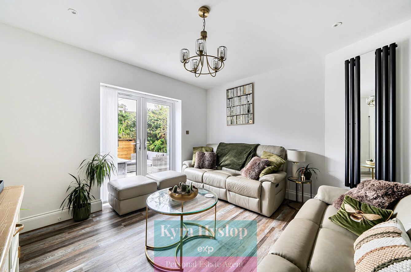 Bungalow for sale in Exeter, London Road, Rockbeare, Exeter, EX5 2EA, 1292 m²