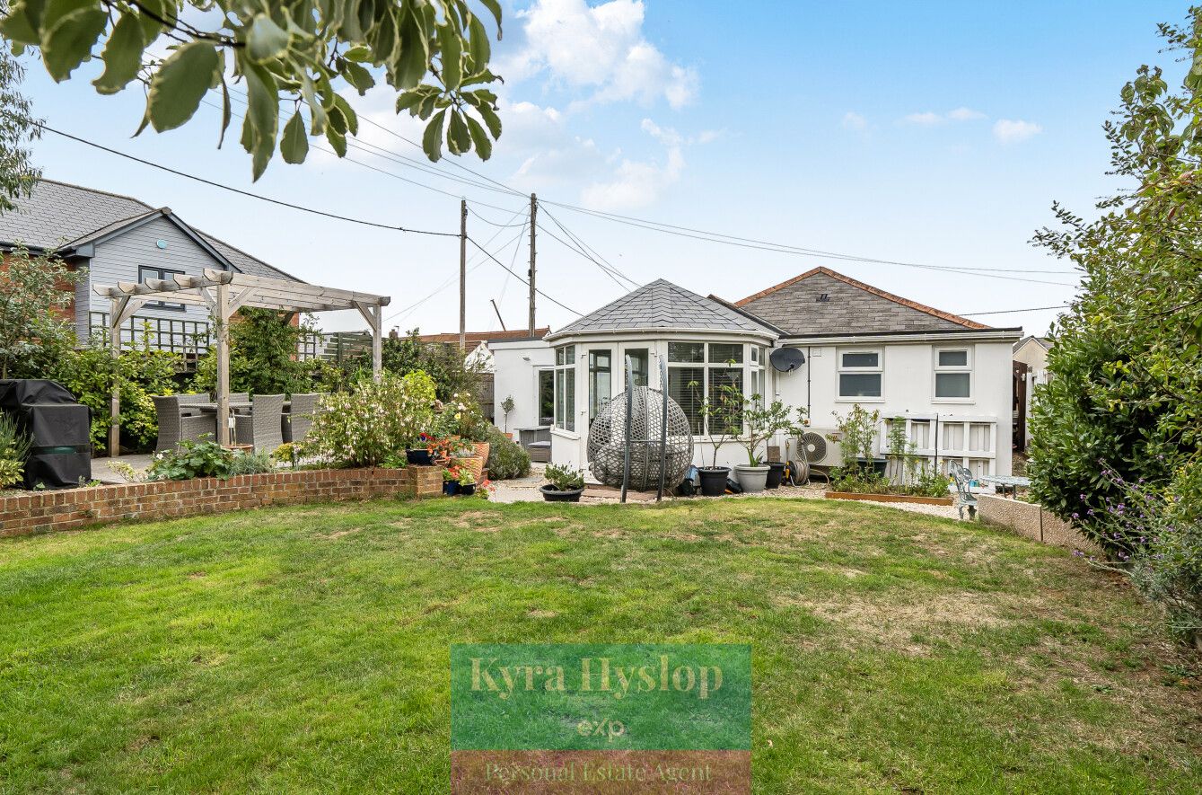 Bungalow for sale in Exeter, London Road, Rockbeare, Exeter, EX5 2EA, 1292 m²