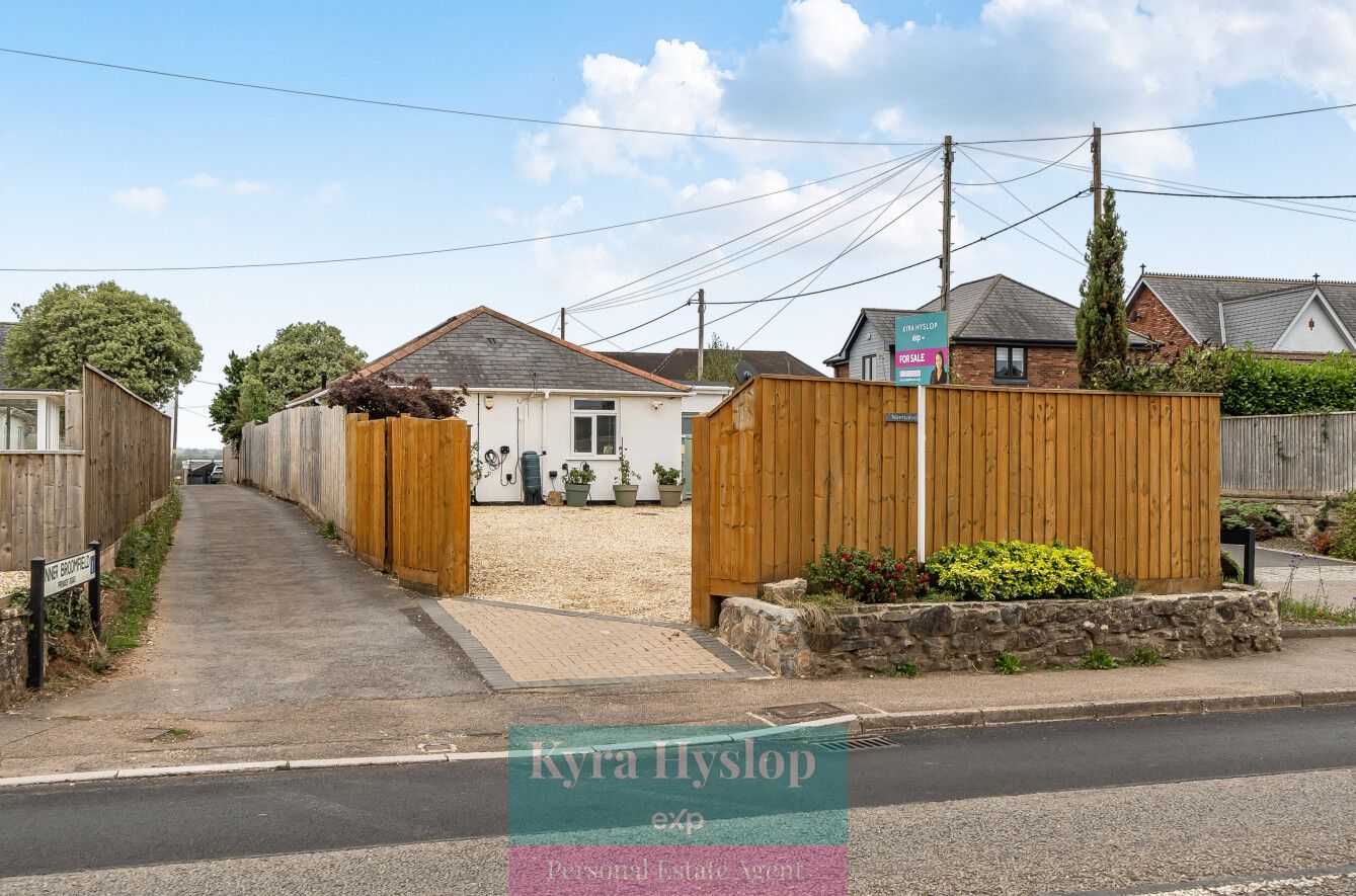 Bungalow for sale in Exeter, London Road, Rockbeare, Exeter, EX5 2EA, 1292 m²