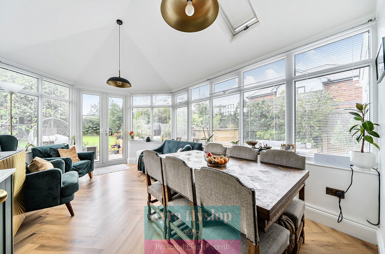 Bungalow for sale in Exeter, London Road, Rockbeare, Exeter, EX5 2EA, 1292 m²
