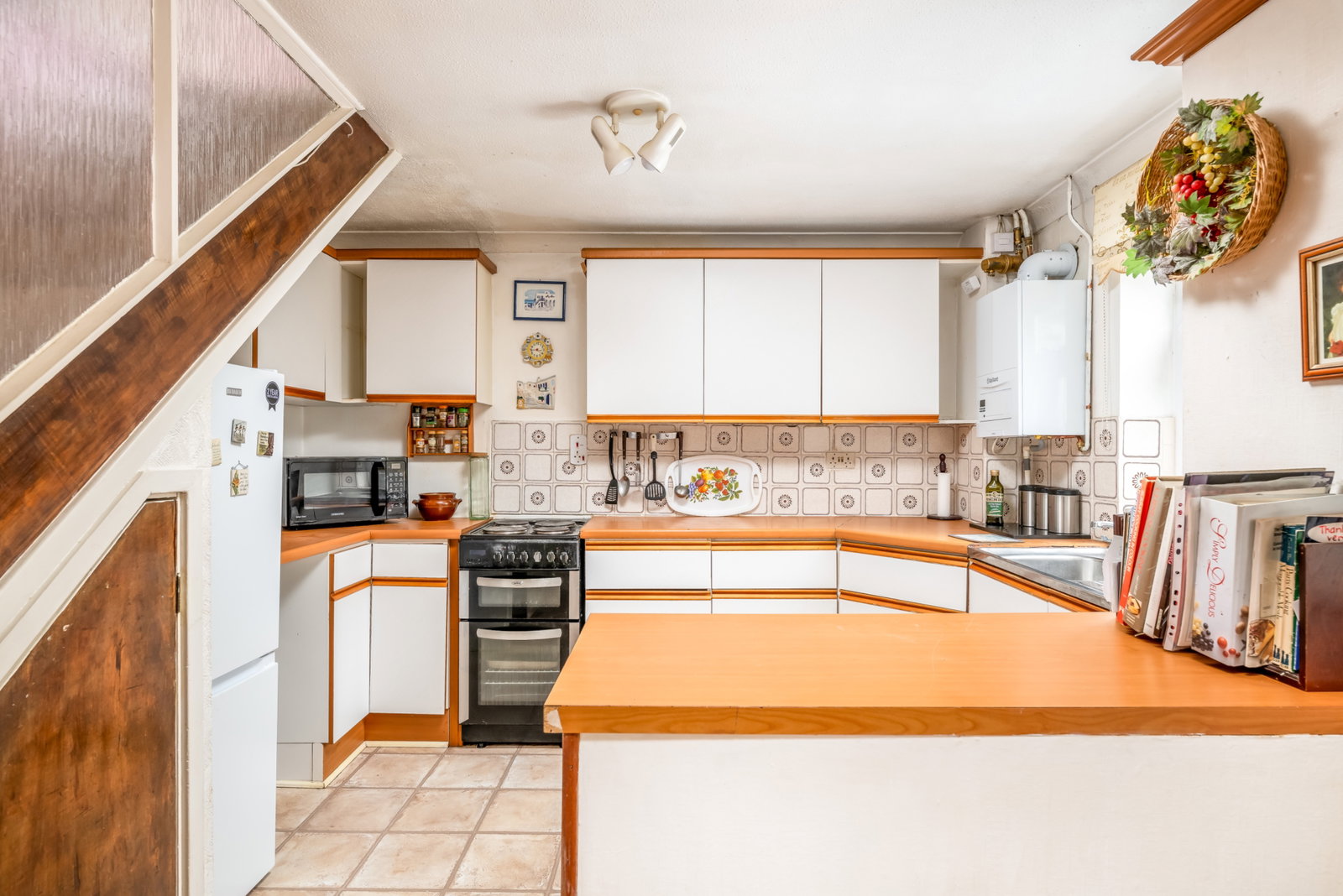 Semi Detached House for sale in Leighton Buzzard, Manor Pound Road, Cheddington, Buckinghamshire, 952 m²