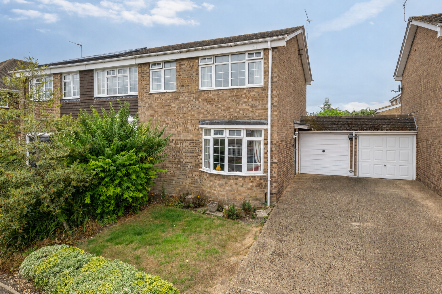 Semi Detached House for sale in Leighton Buzzard, Manor Pound Road, Cheddington, Buckinghamshire, 952 m²