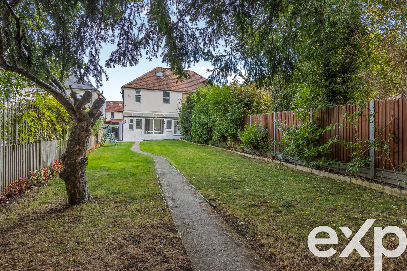 Semi Detached House for sale in Barnet, Wentworth Road | Barnet | EN5, 1076 m²