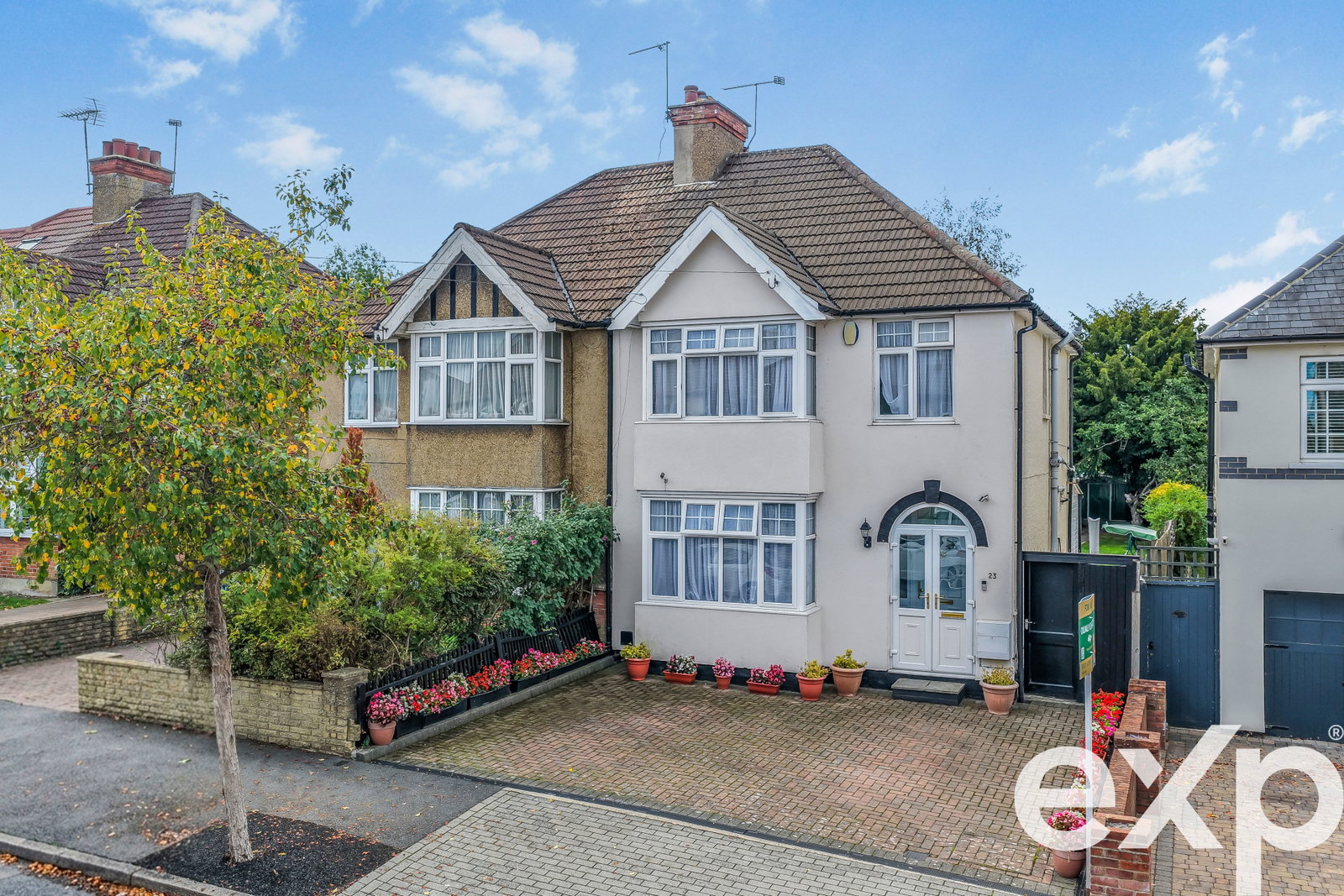 Semi Detached House for sale in Barnet, Wentworth Road | Barnet | EN5, 1076 m²
