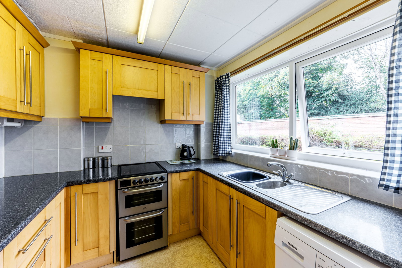 Ground Floor Flat for sale in Sutton Coldfield, Moorfield Drive, Sutton Coldfield, B73 5LG, 684 m²