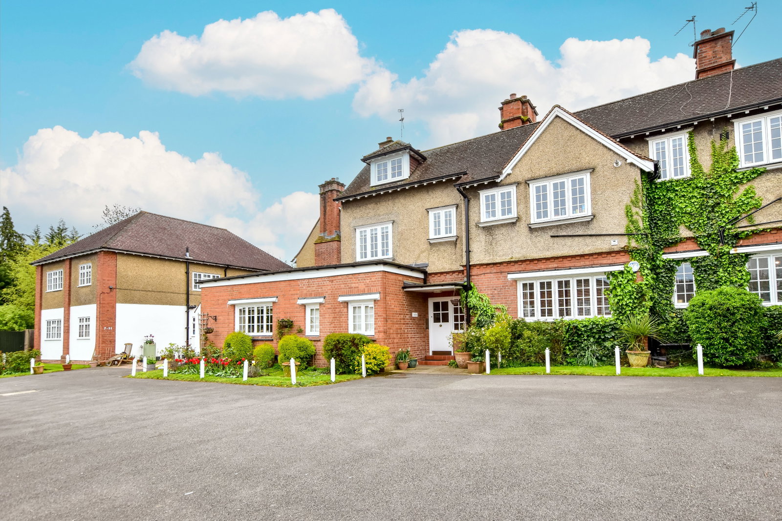 Apartment for sale in Pinner, Eastcote Place, Pinner, GREATER LONDON, HA5 2EL