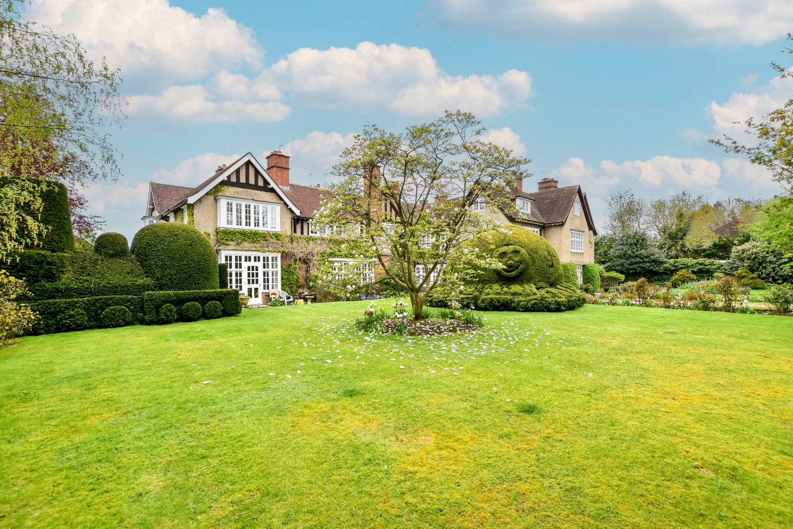 Apartment for sale in Pinner, Eastcote Place, Pinner, GREATER LONDON, HA5 2EL