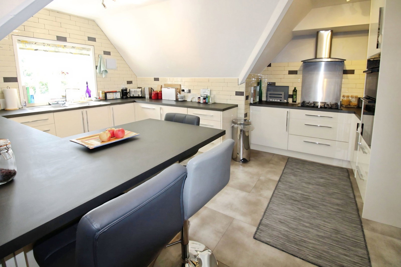 Apartment for sale in Pinner, Eastcote Place, Pinner, GREATER LONDON, HA5 2EL