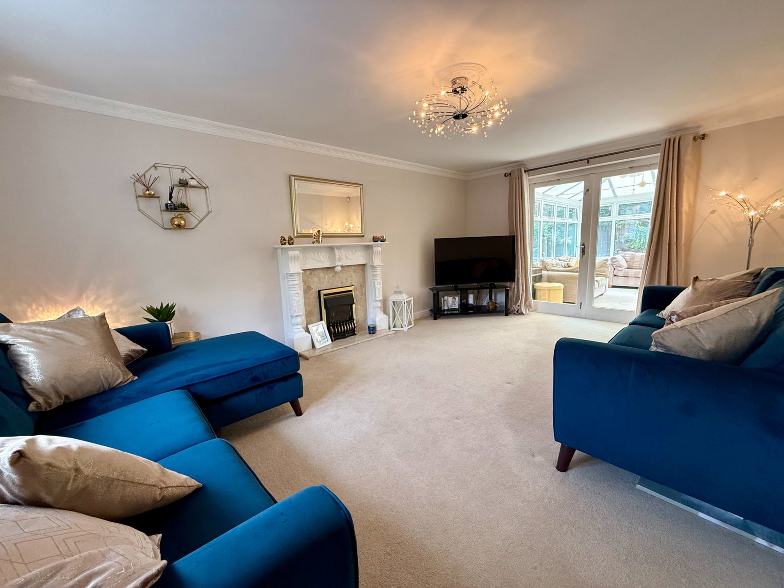 Detached House for sale in Swadlincote, Wood Farm Lane, Woodville