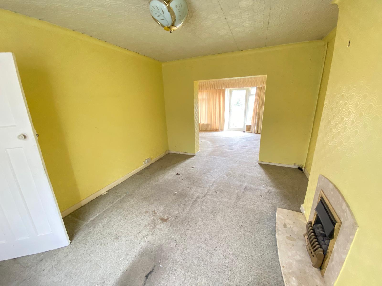 Semi Detached House for sale in Leicester, Dunstall Avenue, Leicester, LE3 3DN