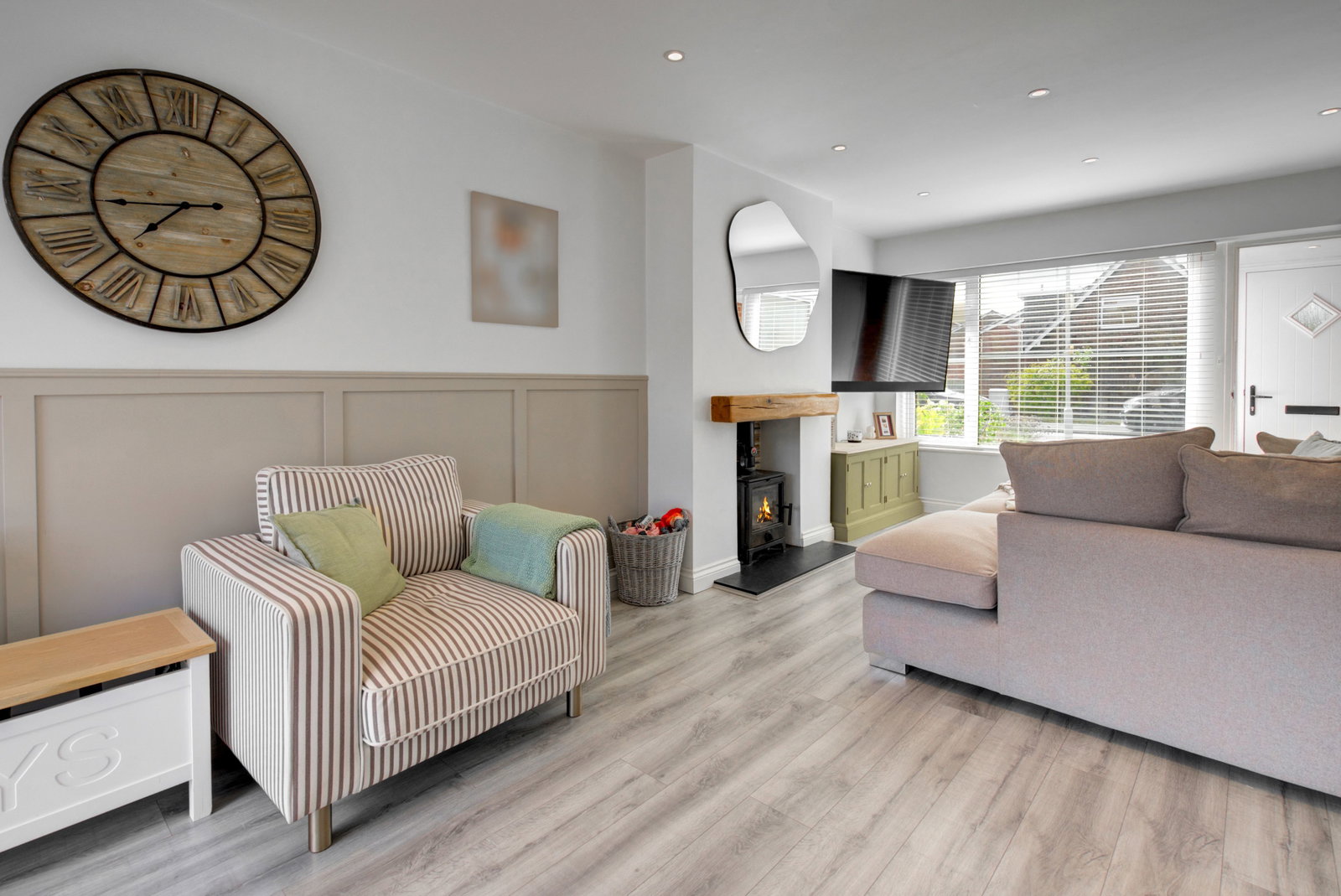 Semi Detached House for sale in Chester, 37 Cranleigh Crescent, Chester, CH1 5DR, 1012 m²