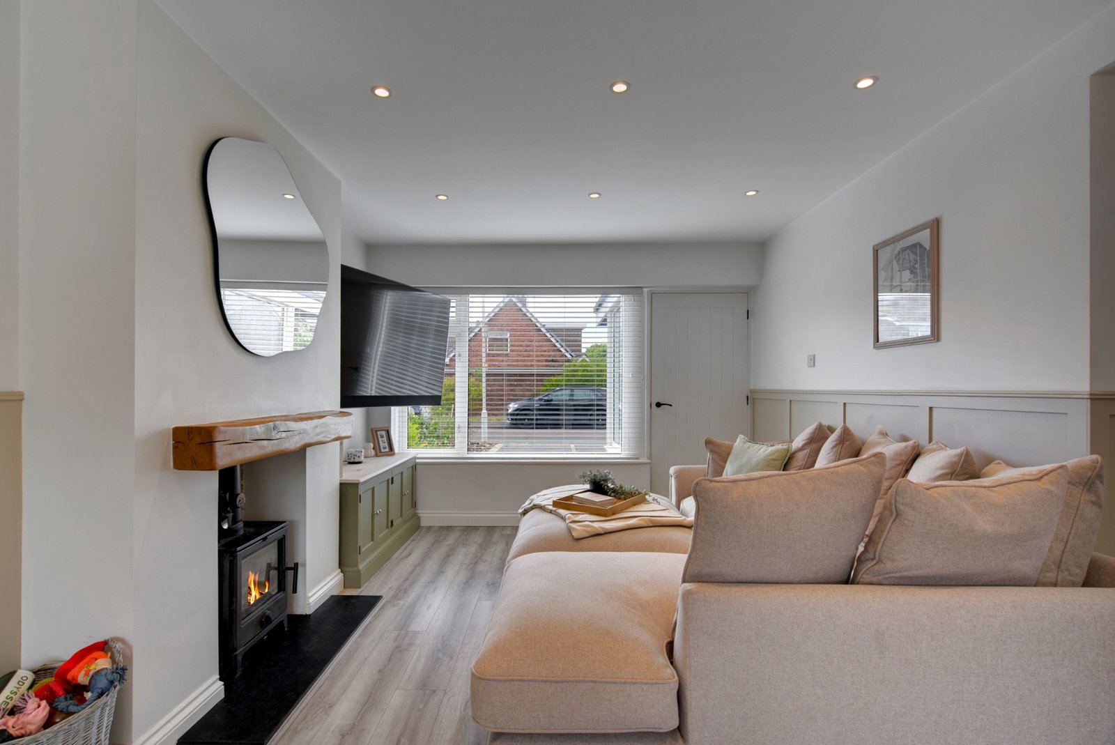Semi Detached House for sale in Chester, 37 Cranleigh Crescent, Chester, CH1 5DR, 1012 m²