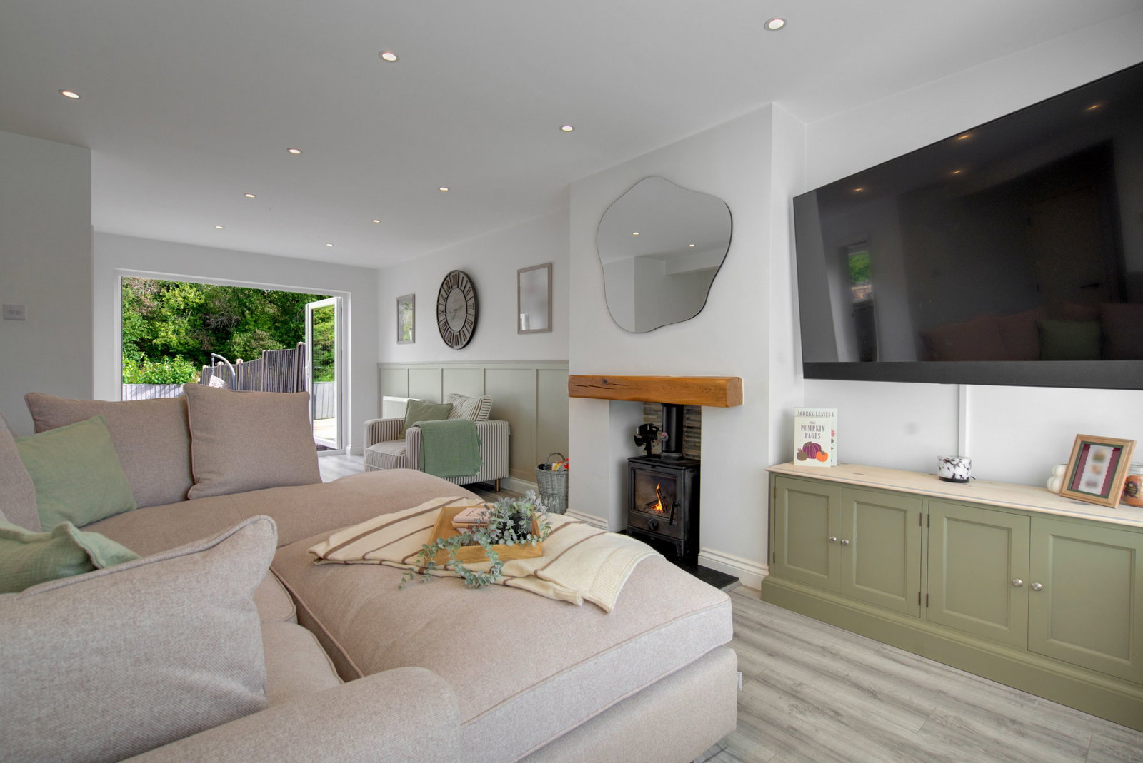 Semi Detached House for sale in Chester, 37 Cranleigh Crescent, Chester, CH1 5DR, 1012 m²