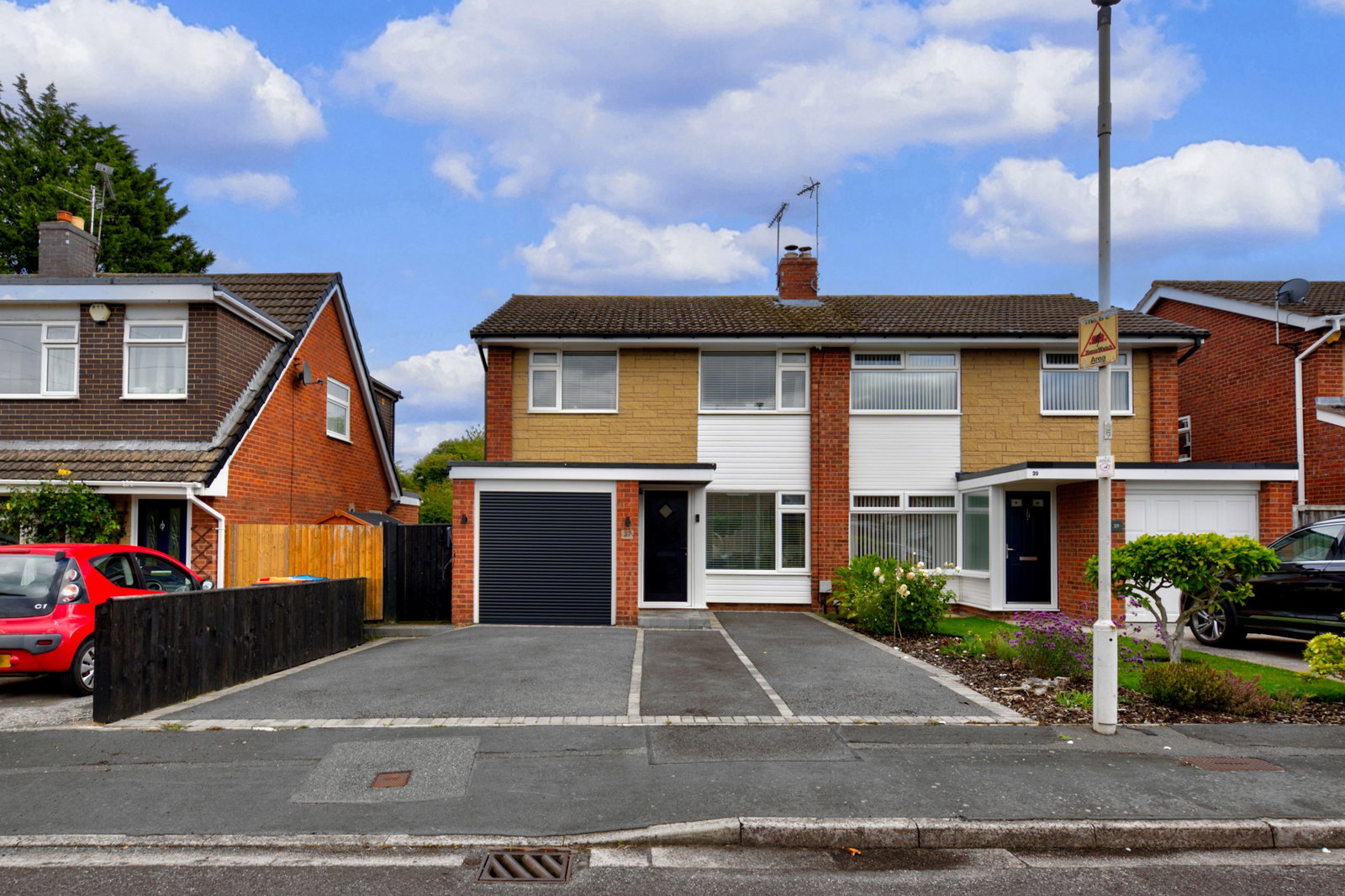Semi Detached House for sale in Chester, 37 Cranleigh Crescent, Chester, CH1 5DR, 1012 m²